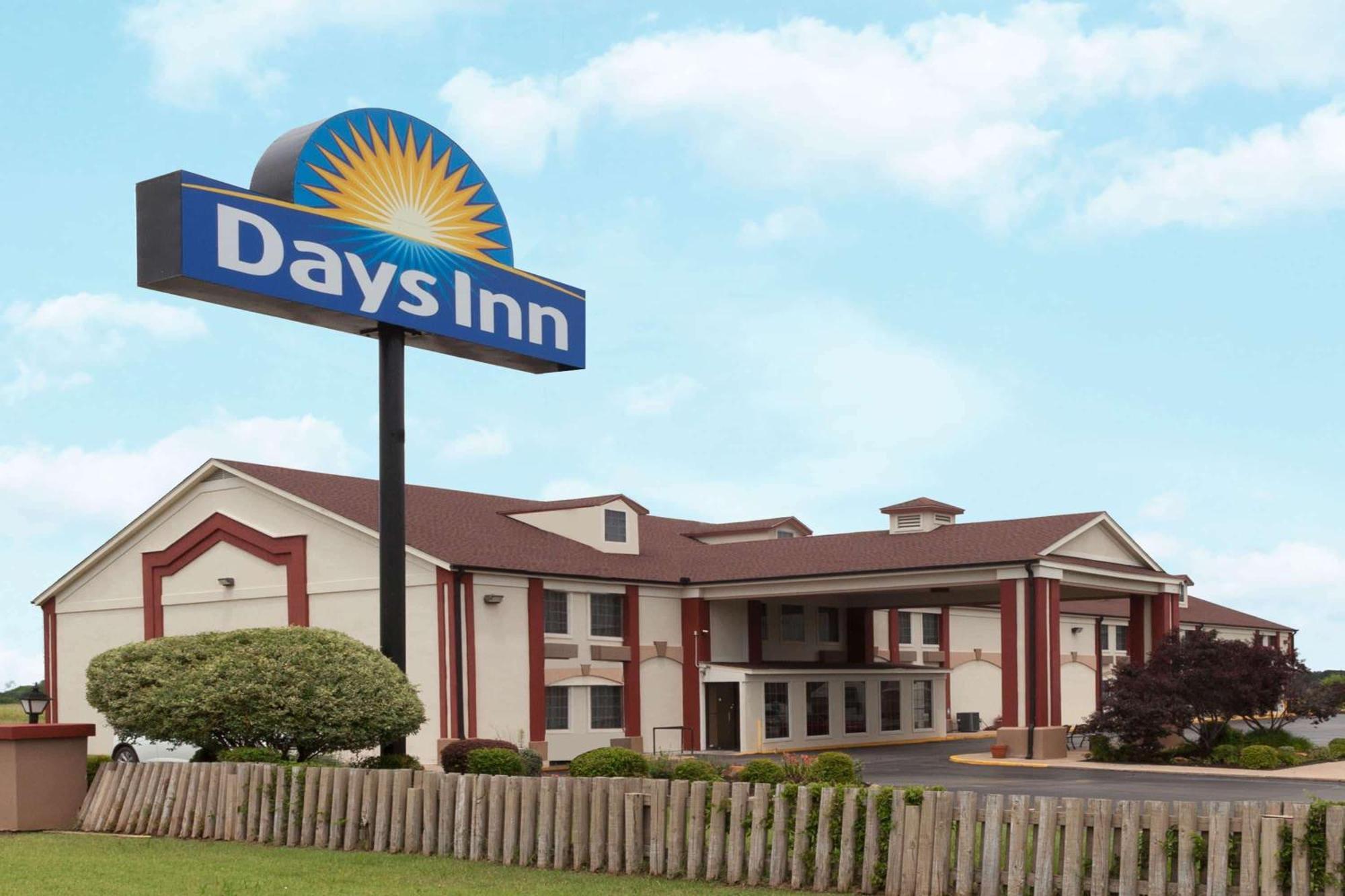 Days Inn By Wyndham Shawnee Exteriör bild